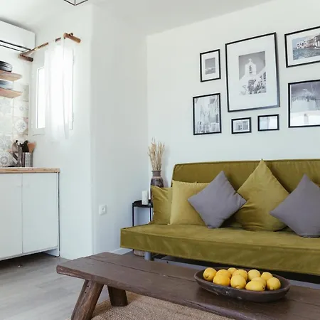 Central Local Living In Mykonos, Main Town Apartment *