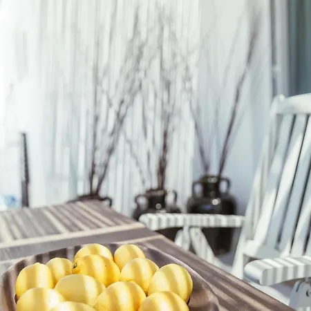 Central Local Living In Mykonos, Main Town Apartment *